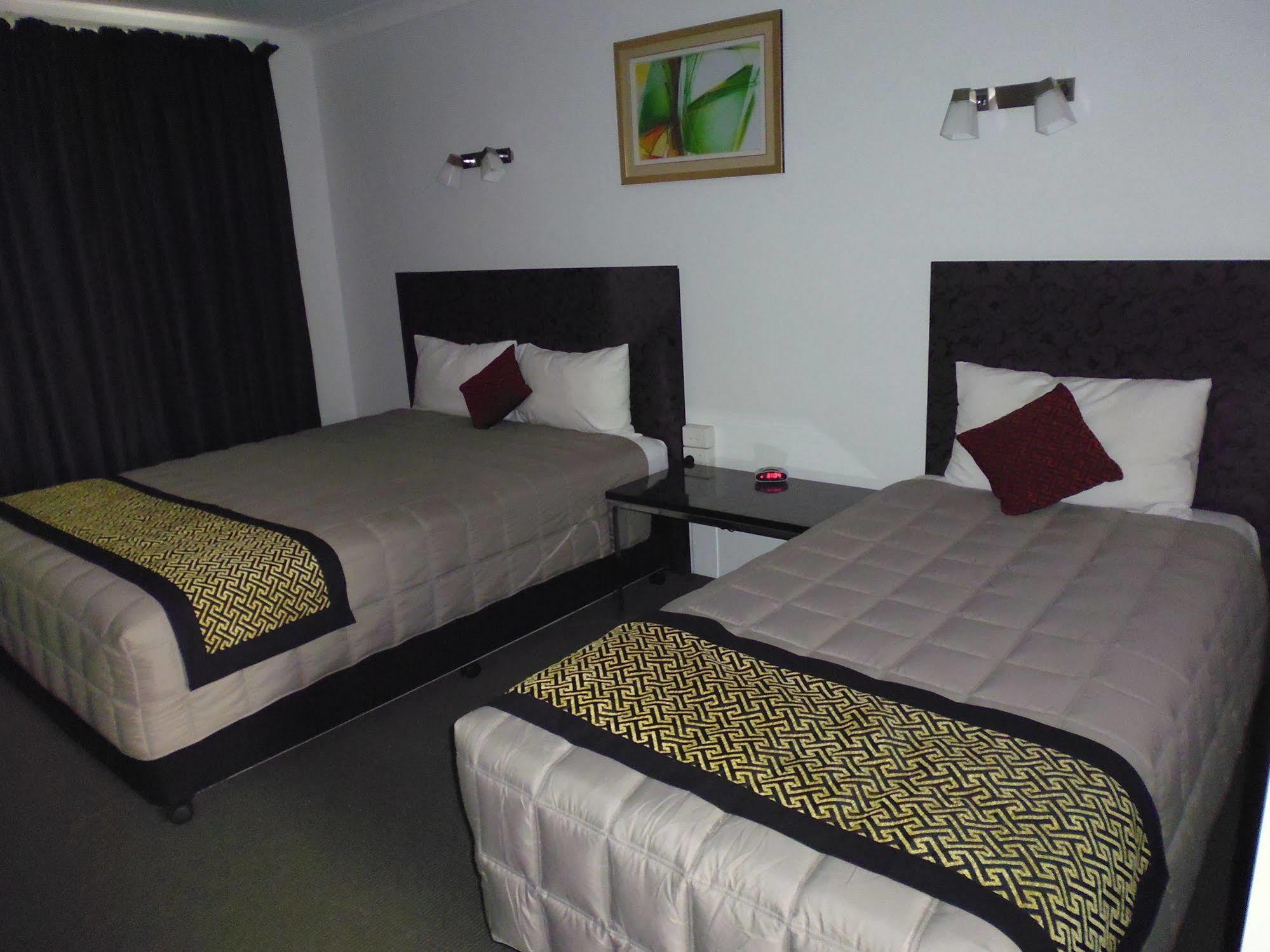 Burke & Wills Motor Motel 4*