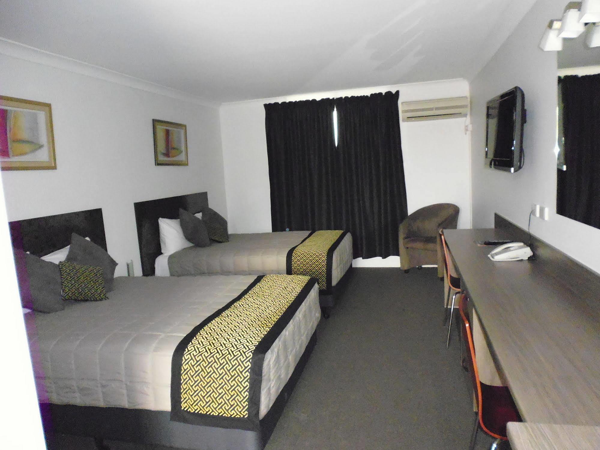 Burke & Wills Motor Motel 4*